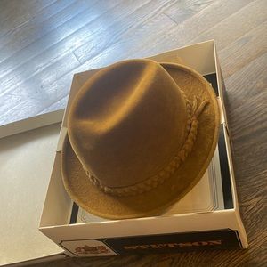 Original vintage Stetson fur hat size 7 good as new still in box